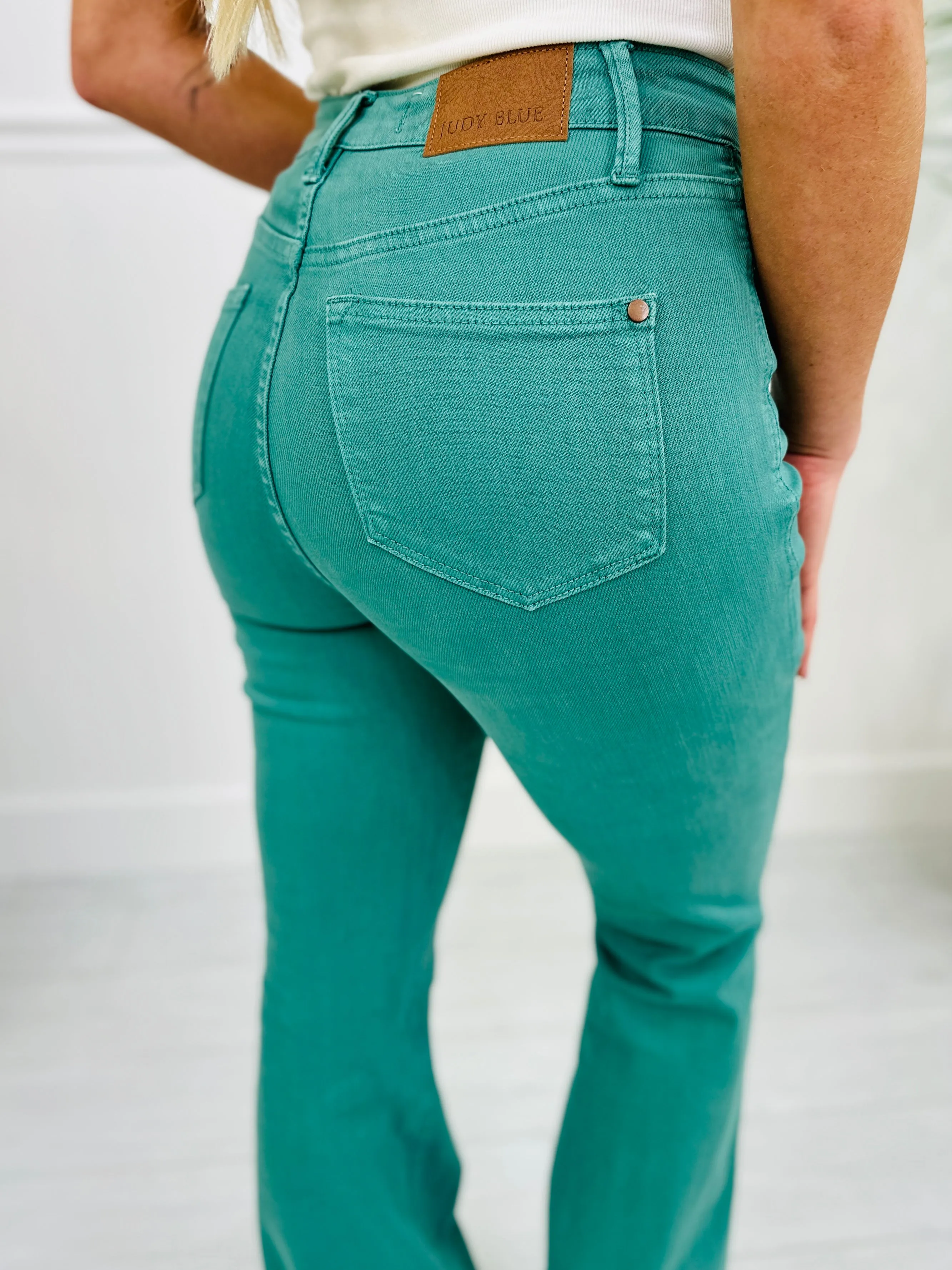 Judy Blue Totally Topaz Tummy Control Flare Jeans in Reg/Curvy