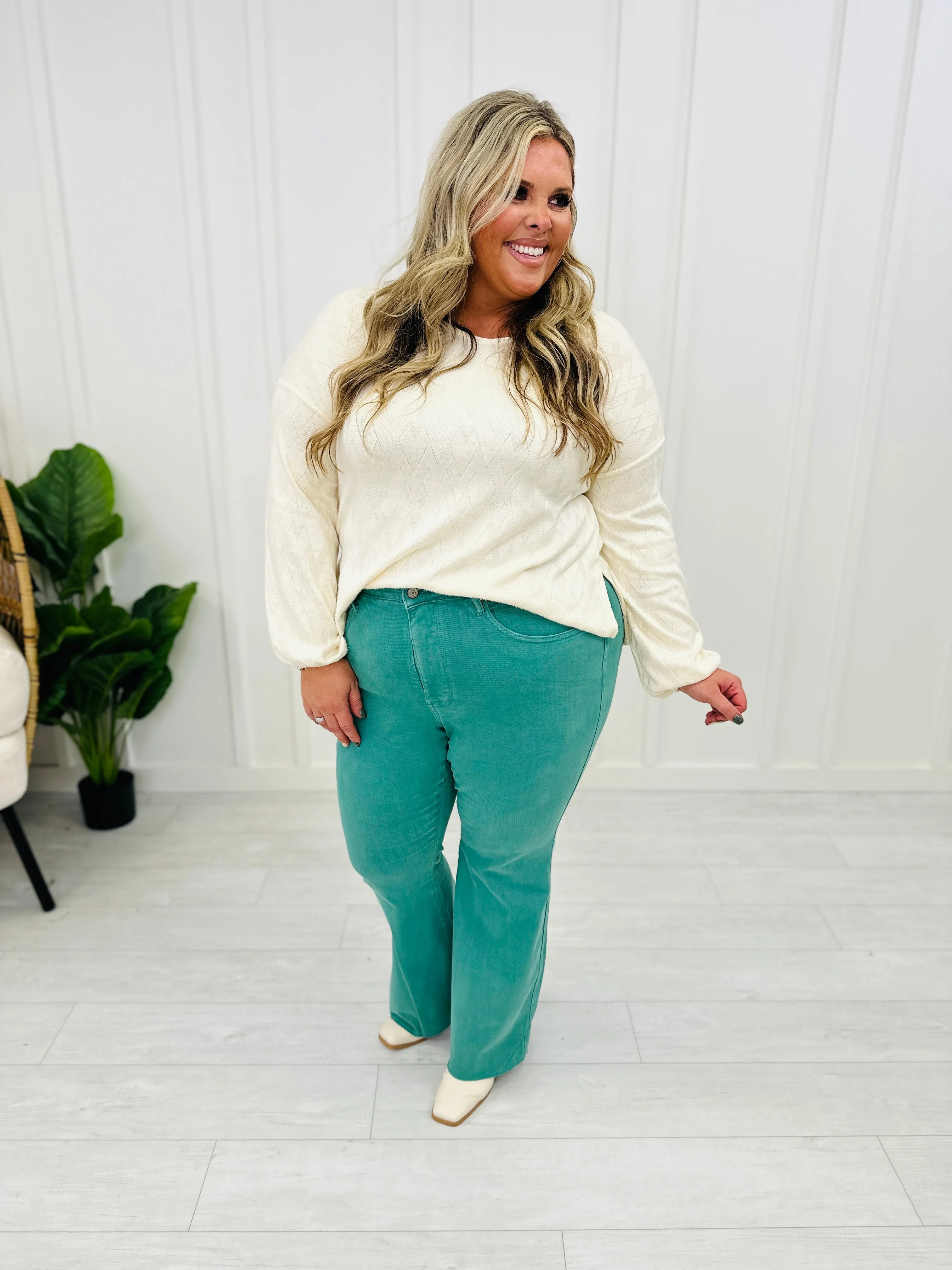 Judy Blue Totally Topaz Tummy Control Flare Jeans in Reg/Curvy