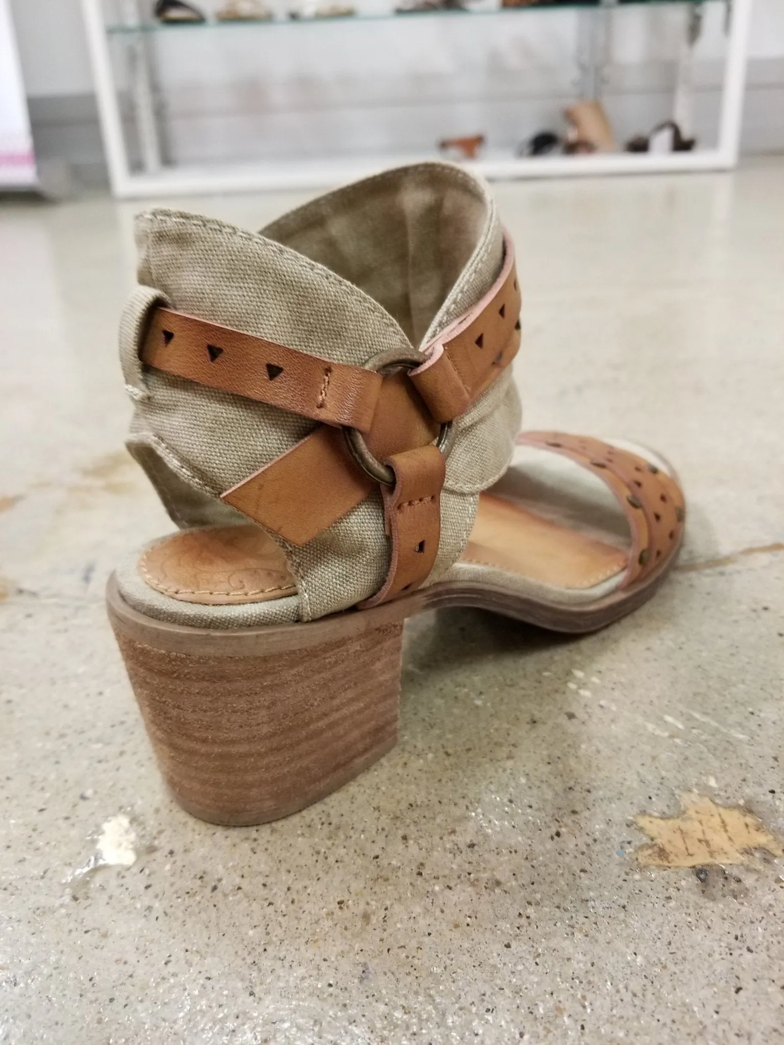 Short Heeled Sandals - Olive/Neutral