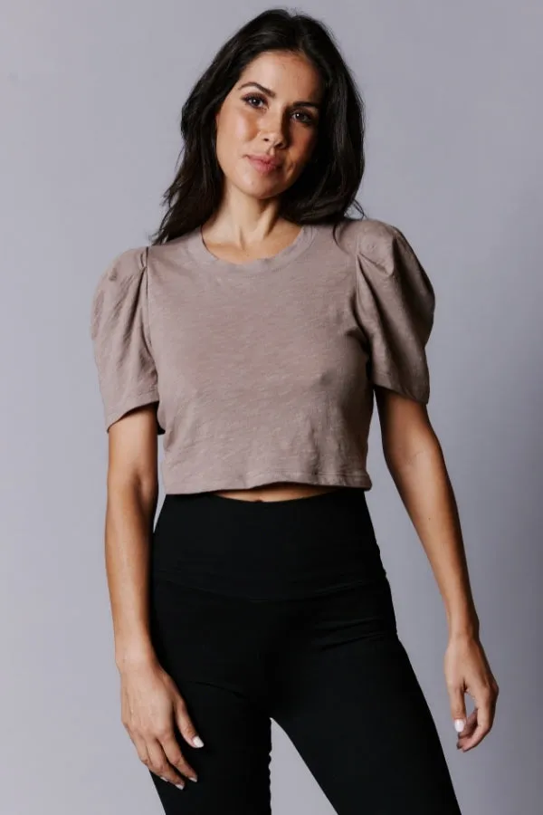 The New Yorker: Women's Cropped Tee